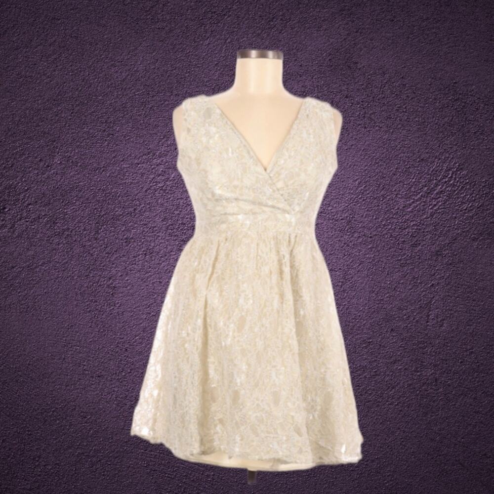 Minuet lace overlay cream‎ cocktail party dress, size medium